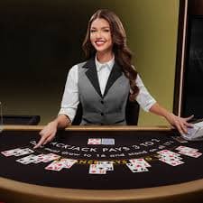 Studio Bandar Poker indo777 dengan dealer langsung dan kamera multi-sudut HD
